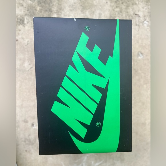 Air Jordan 1 Retro High OG - Picture 5 of 15